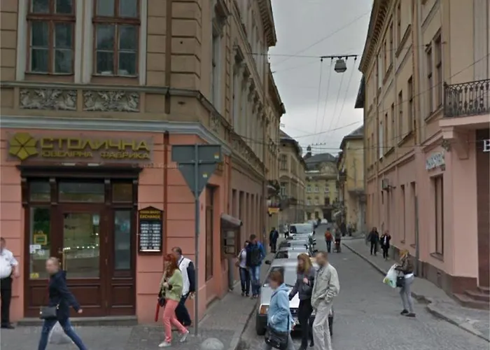 Red And Yellow Modern * Leópolis