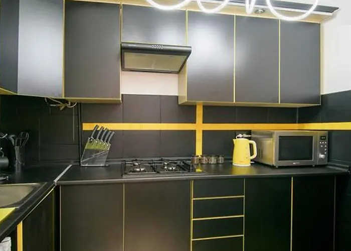 Red And Yellow Modern Leópolis